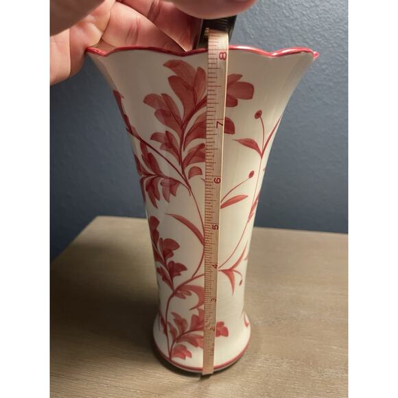Hand Painted Red Floral Scalloped Rim Vase Crackle Glaze Ceramic - Picture 7 of 7